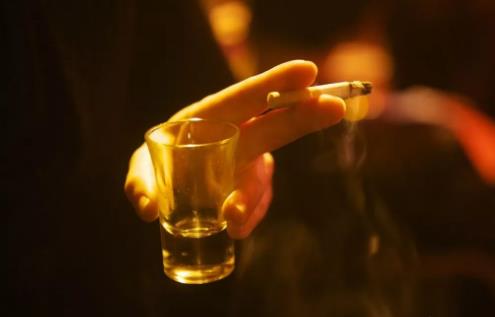 喝酒者，酒后少做4件事！喝酒時做到“3多、3少”，減少酒