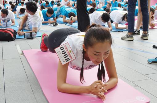 還在苦練平板支撐？拼時(shí)長(zhǎng)可能讓脊柱受傷 