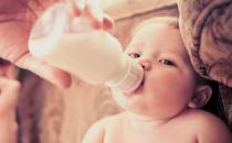 ?母乳喂養(yǎng)的誤區(qū)揭秘 產后增加母乳食物很重要