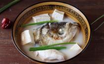 ?魚(yú)頭豆腐是杭州名菜 魚(yú)頭豆腐與乾隆的故事
