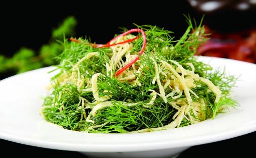 茴香價格便宜，營養(yǎng)并不少，可是營養(yǎng)師提醒，用茴香做餡