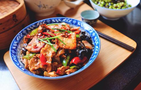 熬骨頭湯時(shí)，添熱水還是添冷水？做飯炒菜，記住這幾個(gè)烹