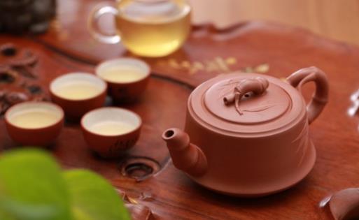 喝茶真的養(yǎng)胃嗎？這些喝茶方式，一個(gè)比一個(gè)傷腎，早點(diǎn)改