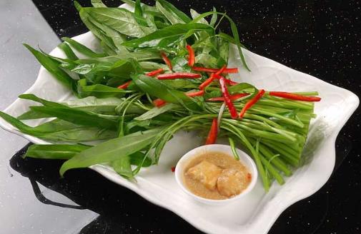 空心菜用油炒過(guò)后顏色發(fā)黑，這是“有毒物質(zhì)”嗎？營(yíng)養(yǎng)師