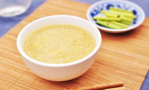 小米粥怎樣才能熬出“米油”？糖尿病人喝小米粥時(shí)，注意