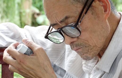 戴老花鏡誤區(qū) 戴老花鏡時(shí)間不宜太長