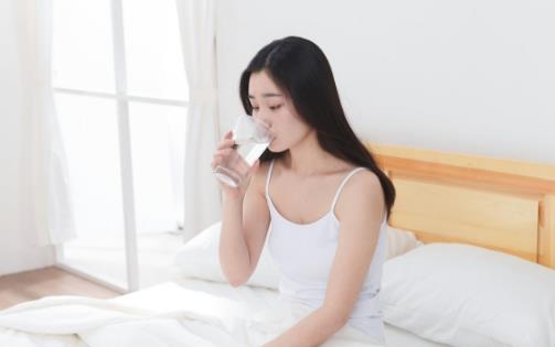 睡前哪些壞習(xí)慣會(huì)加速衰老？這六個(gè)壞習(xí)慣一定要改