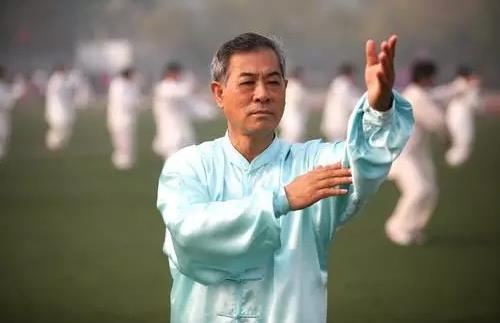 太極拳的節(jié)奏很適合老年人 練習(xí)太極拳的八個(gè)注意事項(xiàng)