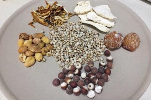 老人咳嗽反復(fù)出現(xiàn) 緩解老人咳嗽的10個食療方