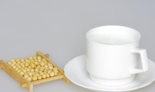 女人每天喝豆?jié){對(duì)身體的好處 有4類(lèi)人不適宜喝豆?jié){