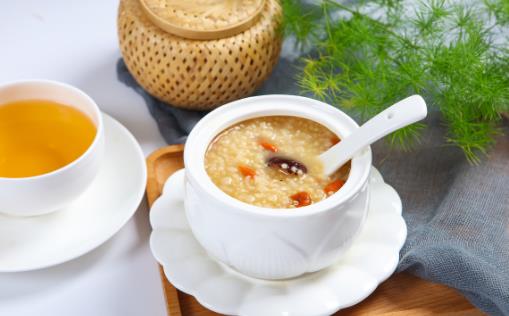 煮養(yǎng)胃粥來(lái)幫助老人養(yǎng)胃 九種老人養(yǎng)胃粥推薦