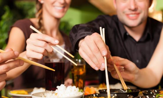 大吃大喝會(huì)造成的后果嚴(yán)重 生活中要養(yǎng)成健康的飲食習(xí)慣