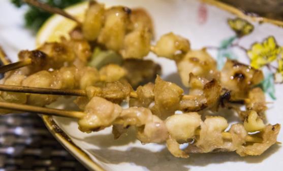 雞皮有健脾益氣生精填髓之功 雞皮和雞肉哪個(gè)營(yíng)養(yǎng)高