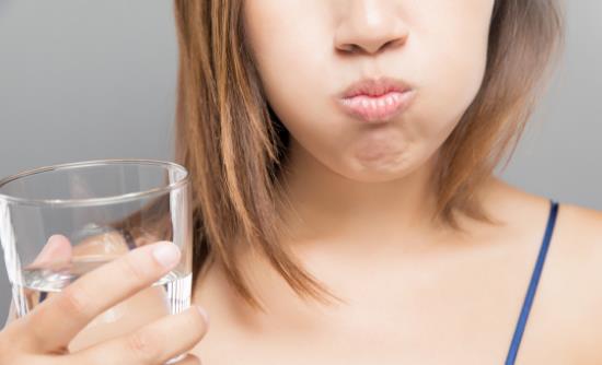 熱姜水可以治療牙周炎？出現(xiàn)這些癥狀警惕牙周炎