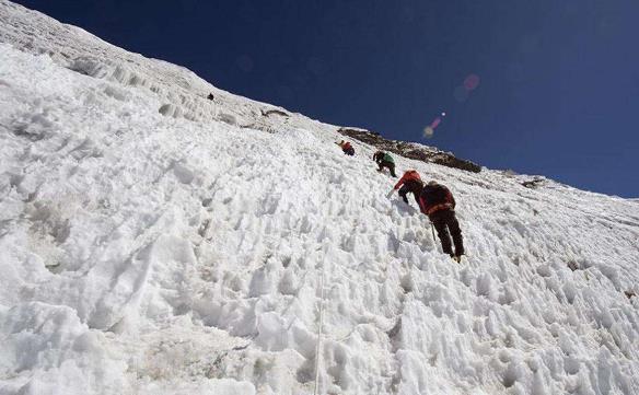 登山有風(fēng)險(xiǎn) 小心加謹(jǐn)慎 驢友戶外登山旅游注意事項(xiàng)有哪些