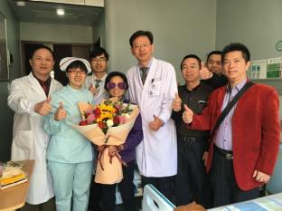 廣州復(fù)大腫瘤醫(yī)院文衛(wèi)鋒：家屬給醫(yī)生送紅包如何處理？
