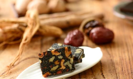 常食阿膠滋陰潤(rùn)肺強(qiáng)健筋骨 阿膠適合男性朋友食用嗎