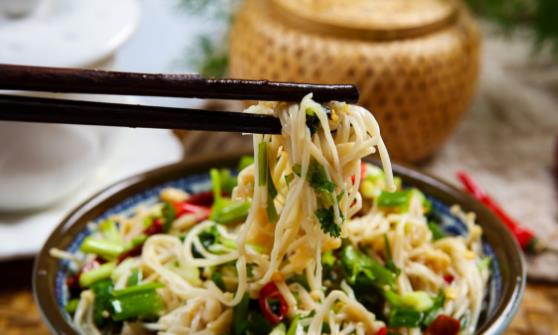 金針菇被稱為“智力菇”，為什么胃消化不了金針菇？1種人少吃