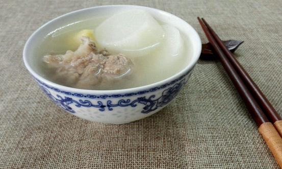 豬骨頭湯美味營(yíng)養(yǎng)又滋補(bǔ) 補(bǔ)鈣補(bǔ)鐵抗衰老可以多喝