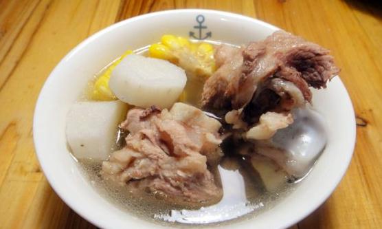 豬骨頭湯美味營(yíng)養(yǎng)又滋補(bǔ) 補(bǔ)鈣補(bǔ)鐵抗衰老可以多喝