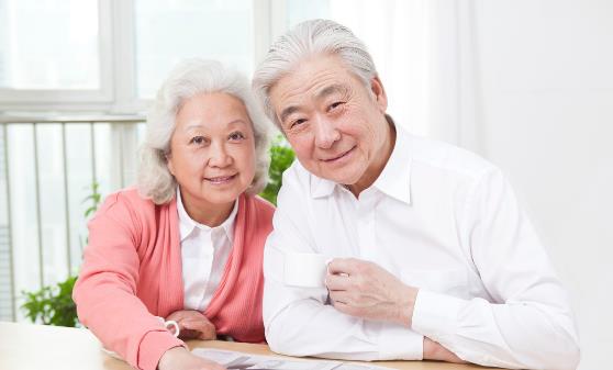 老人行動(dòng)遲緩怎么辦 多曬太陽(yáng)吸取維生素D