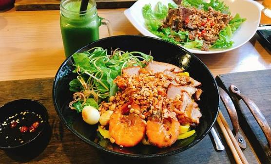 孕婦在外就餐 避開最常見的5大風(fēng)險(xiǎn)選對食物吃得健康
