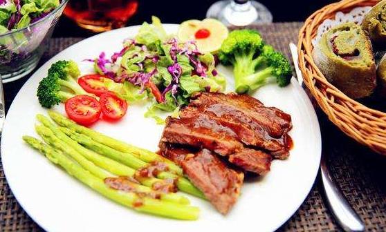 孕婦在外就餐 避開最常見的5大風(fēng)險(xiǎn)選對食物吃得健康