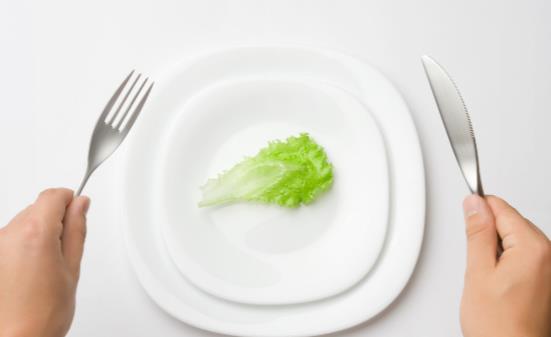 短期集中型節(jié)食減肥危害大 拒絕病態(tài)美學(xué)會(huì)健康減肥
