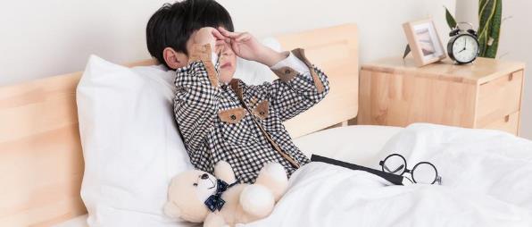 西安普瑞眼科提醒您：疫情宅家，孩子異物入眼應(yīng)該怎么處理？