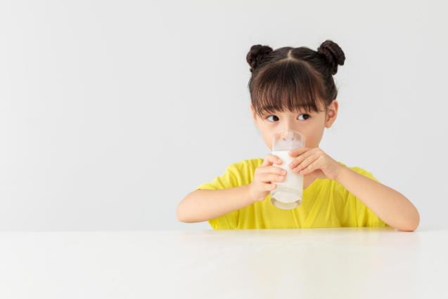 如何提高兒童免疫力？試試吃點(diǎn)湯臣倍健牛初乳粉！