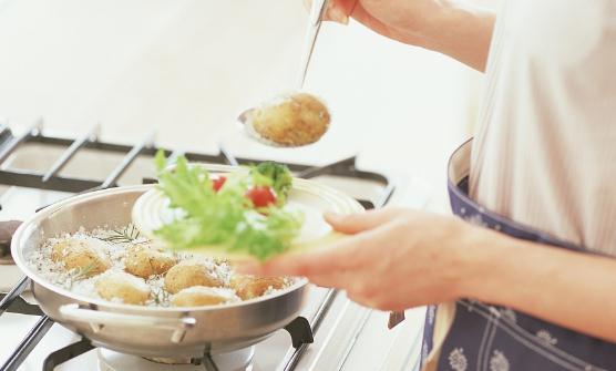 錯(cuò)誤的烹調(diào)方法食物營(yíng)養(yǎng)會(huì)流失 留住食物營(yíng)養(yǎng)的妙招