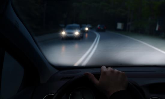夜間安全開車的十三個要點(diǎn) 夜間行車時燈光使用的誤區(qū)