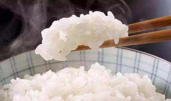 吃主食時(shí)容易犯的3 個(gè)錯(cuò)誤 糙米香腸豌豆煲仔飯絕對美味