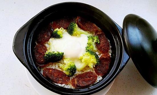吃主食時(shí)容易犯的3 個(gè)錯(cuò)誤 糙米香腸豌豆煲仔飯絕對美味
