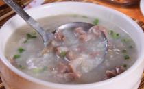 早餐不建議吃哪些食物，不吃早餐的危害：低血糖、胃炎、胃潰瘍