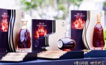 老酒收藏?zé)崂锏拿牵簭堅(jiān)？裳虐滋m地可雅XO白蘭地