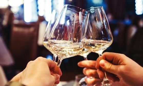 飲酒過度對肝臟腸胃造成損害 老中醫(yī)提供的解酒方