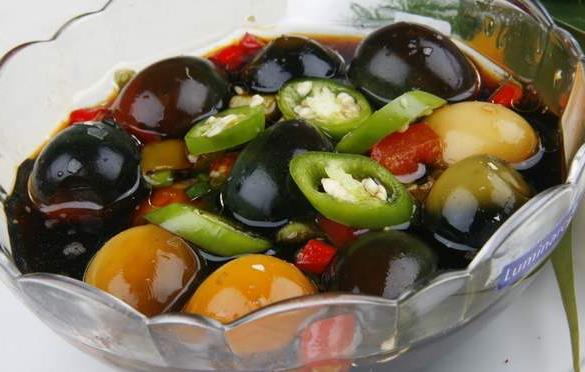 女人不想老太快，4類食物要少吃，3種美容抗衰老的食物可多吃