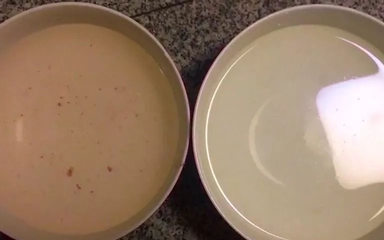 無良商販用色素給三蘇紅魚上色，用手輕輕一摸，手還會被染紅