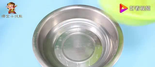 菜籃子縫隙難清洗？倒點(diǎn)白醋和淀粉，菜籃子的油污都洗凈